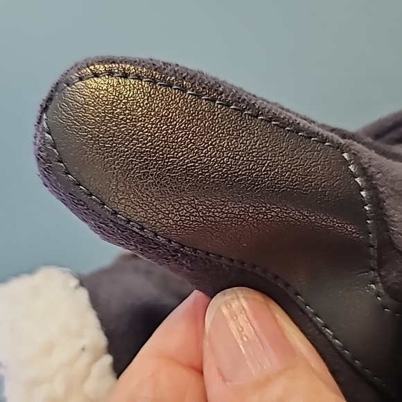 Isotoner women's wrist smart dri microsuede winter gloves. NWOT. Size large Gray - Picture 3 of 8